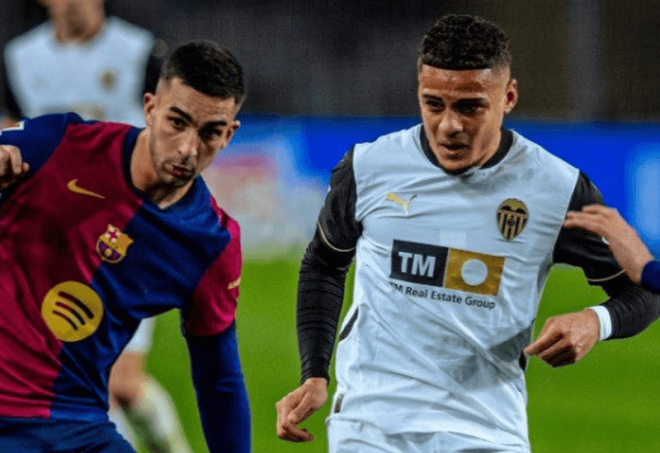 Max Aarons debuta con el Valencia CF y tapa a Ferran Torres