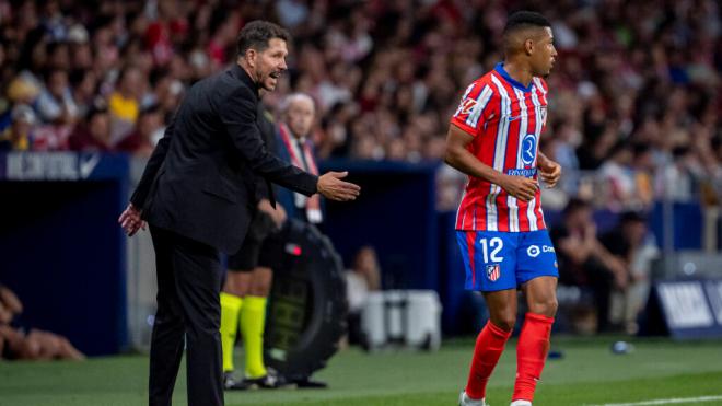 Diego Pablo Simeone y Samu Lino (Fuente: Cordon Press)