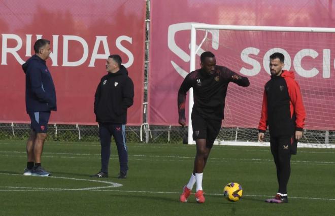 Lukebakio y Suso, en el entrenamiento (Foto: Kiko Hurtado)