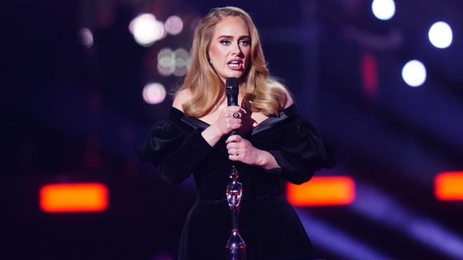 La cantante Adele en Brit Awards 2022 (Foto: Ian West/PA Wire/dpa/E.P)