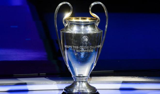 Copa de la Champions League, antes de un sorteo.