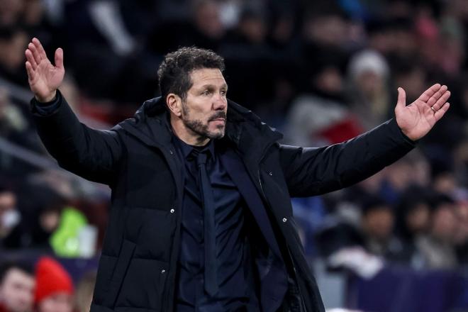 Diego Pablo Simeone en el Salzburgo - Atlético de Madrid (Foto: EFE)