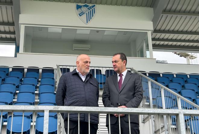 Javier Tebas, junto a José María Muñoz en la ciudad deportiva del Málaga CF. (Foto: A.F.L)