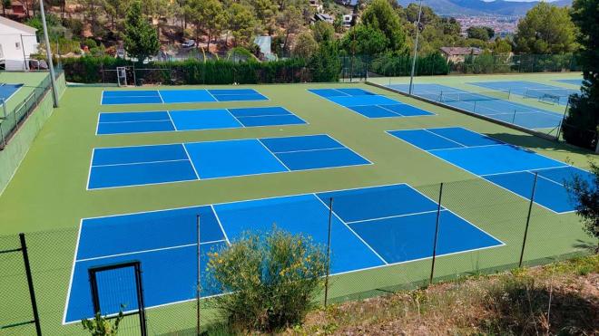 Las pistas de Pickleball comienzan a adueñarse de los clubes de tenis e instalaciones deportivas.