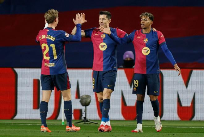 Lewandowski celebrando un gol con sus compañeros (EFE)