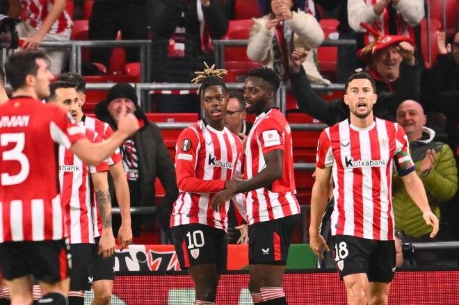 Nico Williams celebra su gol en el Athletic-Viktoria Plzen con su hermano Iñaki (Foto: Cordon Pre