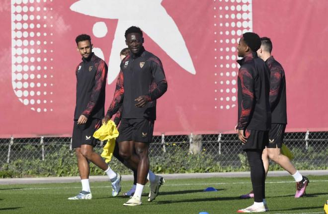 Akor Adams en el entrenamiento del Sevilla FC (foto: Kiko Hurtado).