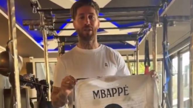 Sergio Ramos, con la camiseta de Mbappé (Foto: Instagram Sergio Ramos)