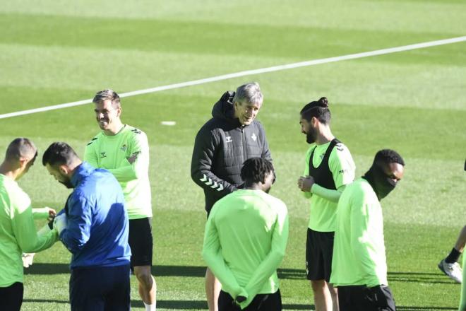 Isco, dialogando con Pellegrini en el entrenamiento (Foto: Kiko Hurtado)