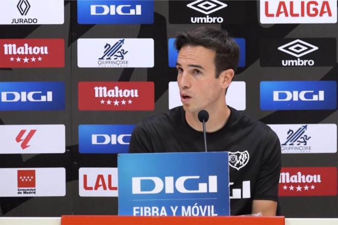 Íñigo Pérez, en rueda de prensa con el Rayo (Foto: RV).