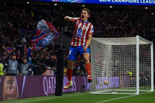 Julián Álvarez celebra un gol en el Metropolitano (Cordon Press)