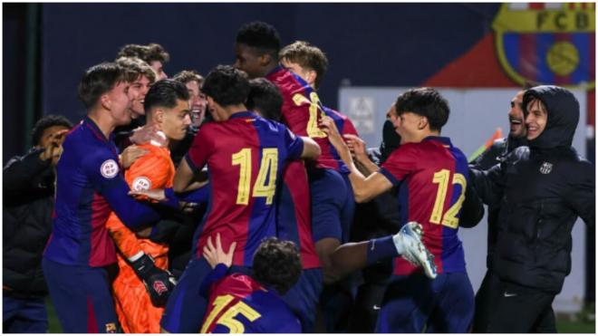 El juvenil del FC Barcelona celebrando el paso a cuartos de final de la Copa del Rey juvenil. (Foto: @aronyaakobi)