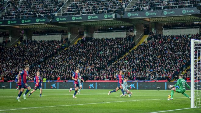 El Barcelona recibiendo gol ante el Atlético (Cordon Press)