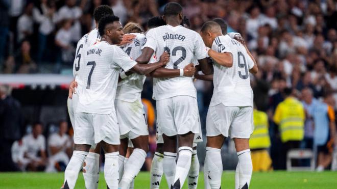 Jugadores del Real Madrid celebrando un gol en el Bernabéu (Foto: Cordon Press)