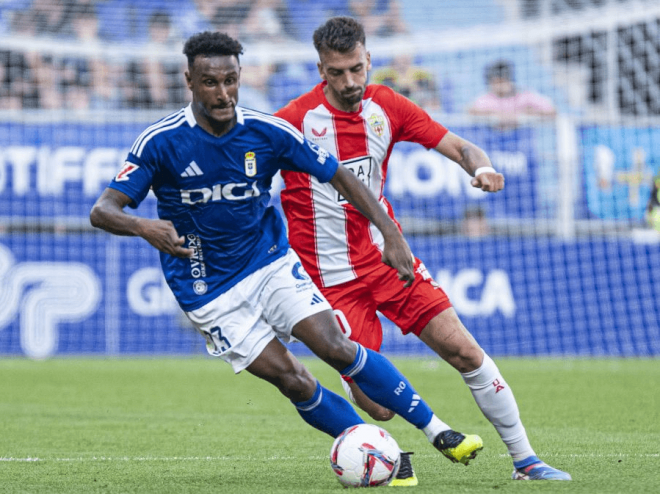 Rahim Alhassane, durante el Real Oviedo-Almería (Foto: LALIGA).