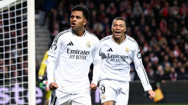 Rodrygo y Mbappé celebran un gol en la Champions League (Cordon Press)