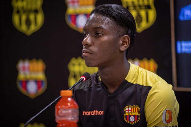 Allen Obando en rueda prensa (Foto: Barcelona SC).