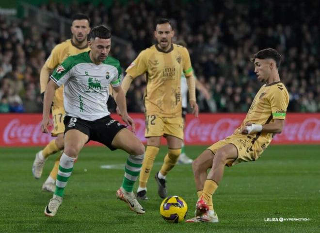 Arana y Larubia, en el Racing - Málaga. (Foto: LALIGA)