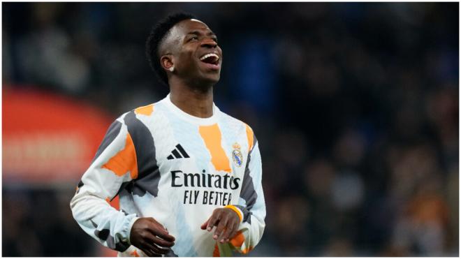 Vinícius calentando en el RCDE Stadium. (Foto: EFE)