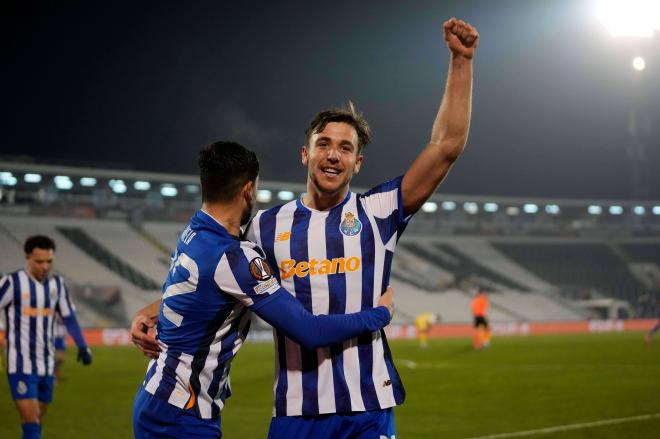 Nico González celebra su gol en Europa League al Maccabi (Foto: Cordon Press).