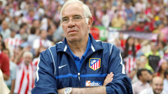 Luis Aragonés dirige un partido del Atlético de Madrid (Cordon Press)