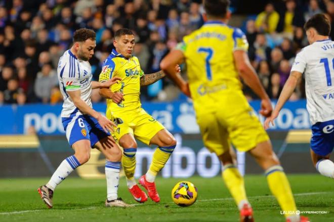 Brian Ocampo, en un lance del partido en Zaragoza (Foto; LALIGA).