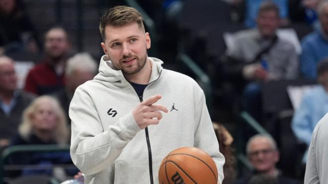 Luka Doncic con un balón en el pabellón (Cordon Press)