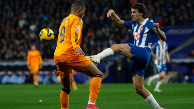 Carlos Romero y Kylian Mbappé (Foto: CP)