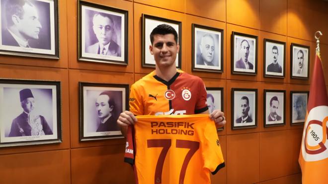 Álvaro Morata en la presentación con el Galatasaray (@GalatasaraySK).