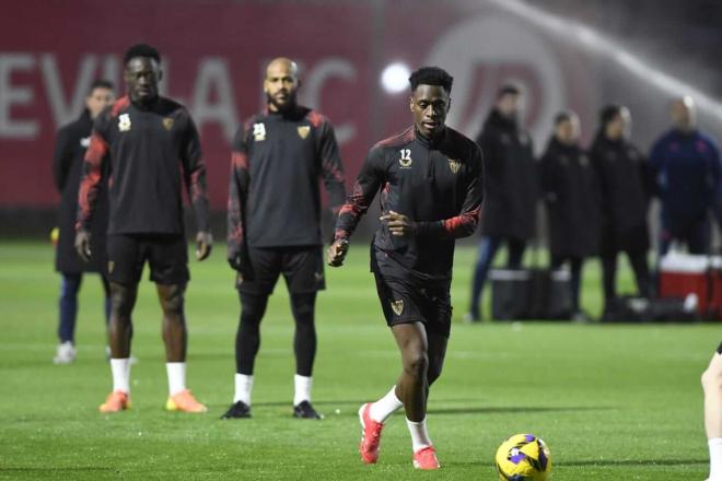 Sambi Lokonga, en el entrenamiento de este martes (Foto: Kiko Hurtado).