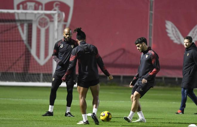 Marcao, Ejuke e Isaac Romero, en el entrenamiento de este martes (Foto: Kiko Hurtado).