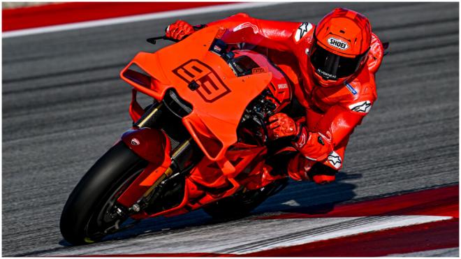 Marc Márquez con la nueva moto de Ducati. (Foto: Europa Press)