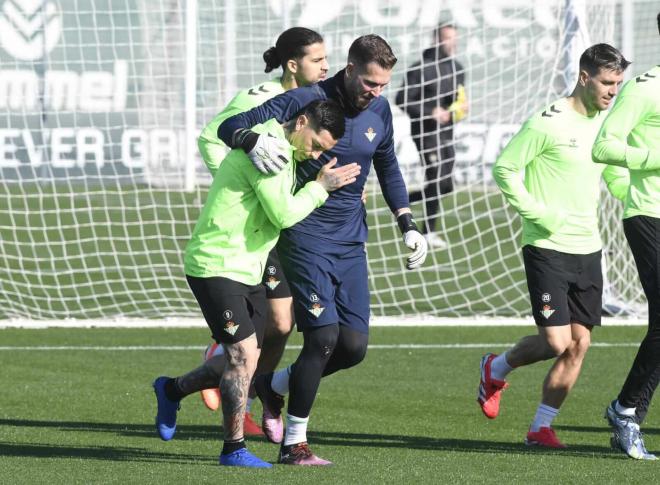 Chimy Ávila, en el entrenamiento del Betis (Foto: Kiko Hurtado)