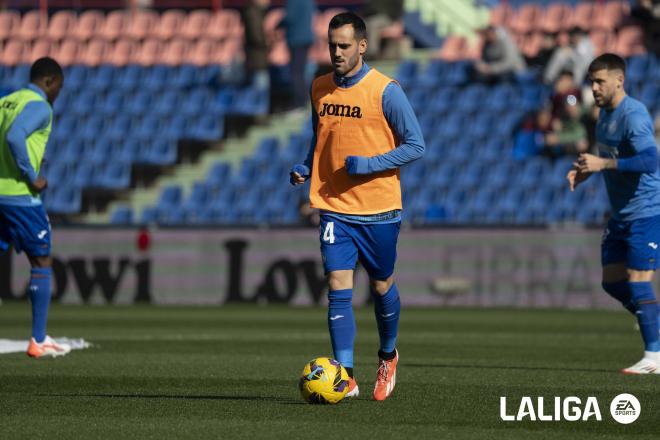 Juanmi Jiménez calienta con el Getafe CF (Foto: LALIGA).