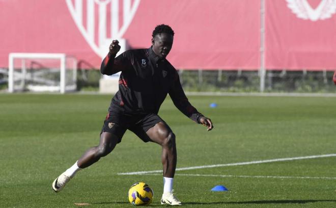 Akor Adams, en el entrenamiento del Sevilla FC (Foto: Kiko Hurtado).