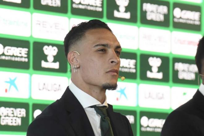 Antony, durante su presentación (Foto: Kiko Hurtado).