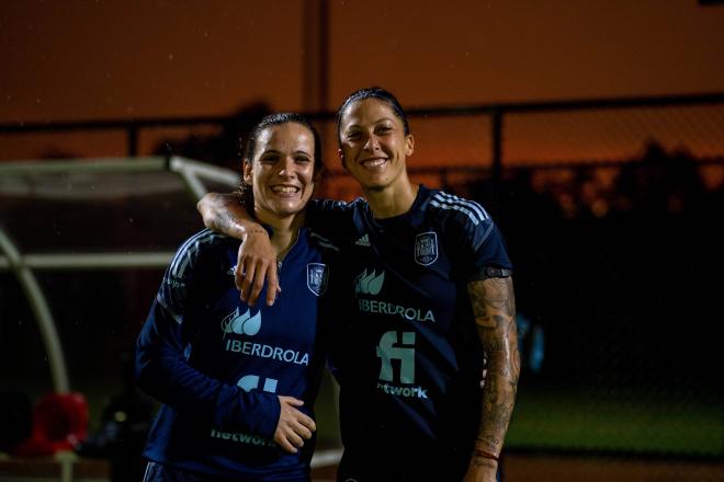 Laia Codina y Jenni Hermoso durante una concentración de la selección española femenina (Fuente: