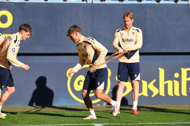 Álex Fernández y De la Rosa, en la sesión de este jueves (Foto: Cádiz CF).