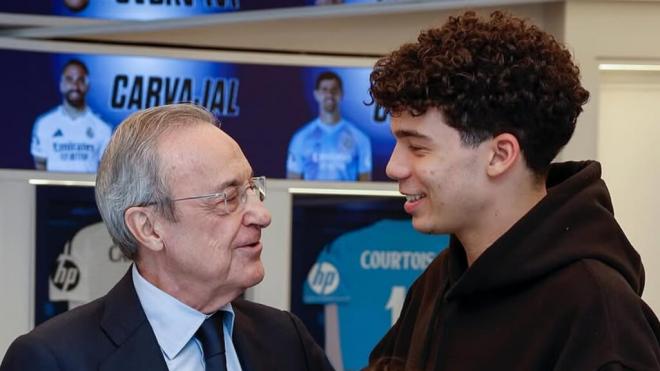 Enzo Alves y Florentino Pérez en el vestuario del Real Madrid (Instagram: @enzoalvesv)