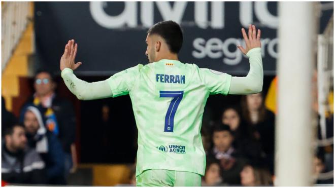 Ferran Torres celebrando su primer gol frente al Valencia. (Foto: EFE)