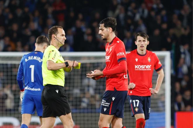 Melero López, antes de enseñarle la roja a Catena (Foto: Cordon Press).