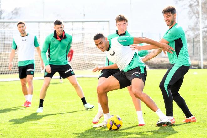 El poderío de Maroan Sannadi entrenando en Lezama (Foto: Athletic Club).