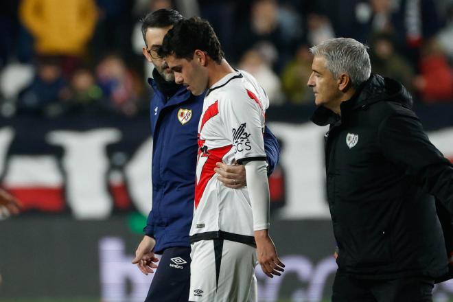 Sergio Camello tras lesionarse en el Rayo-Valladolid (Foto: EFE).