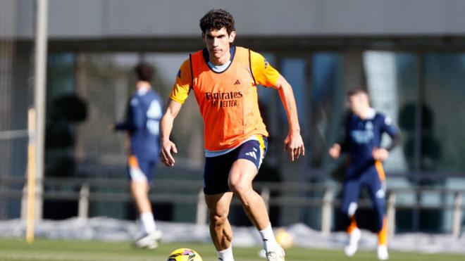 Jesús Vallejo en un entrenamiento del Real Madrid (@JesusVallejo)