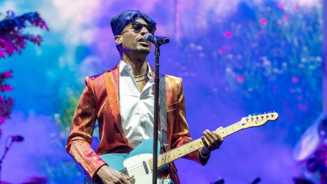 Jon Batiste en dando un concierto (Cordon Press)