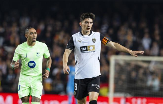 Pepelu, ante el FC Barcelona (Foto: Valencia CF).