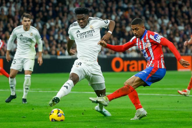 Aurelién Tchouaméni y Samu Lino, en el derbi (Foto: EFE).