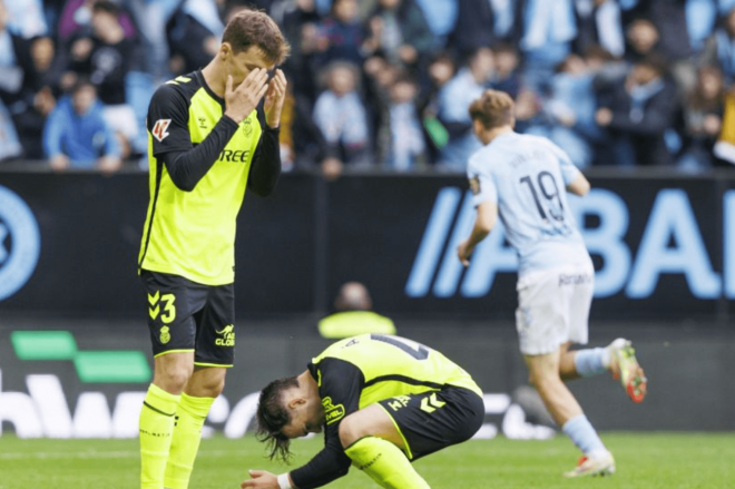 Los jugadores del Betis lamentan el gol de Williot Swedberg (Foto: RC Celta).