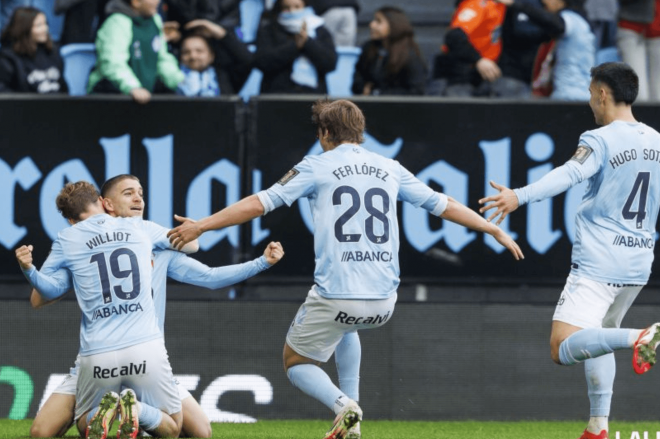 Fer López, Sotelo, Carreira y Swedberg celebran un gol del Celta (Foto: LaLiga).