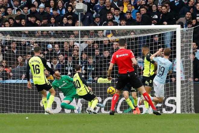 Imagen del tercer gol encajado por el Betis (foto: EFE).